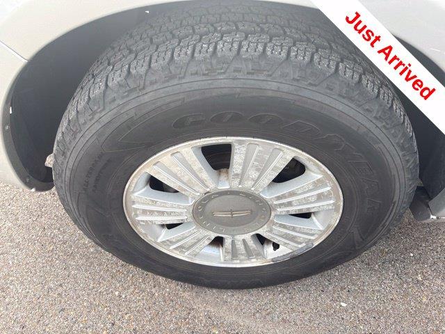 2010 Lincoln Navigator - $8,500