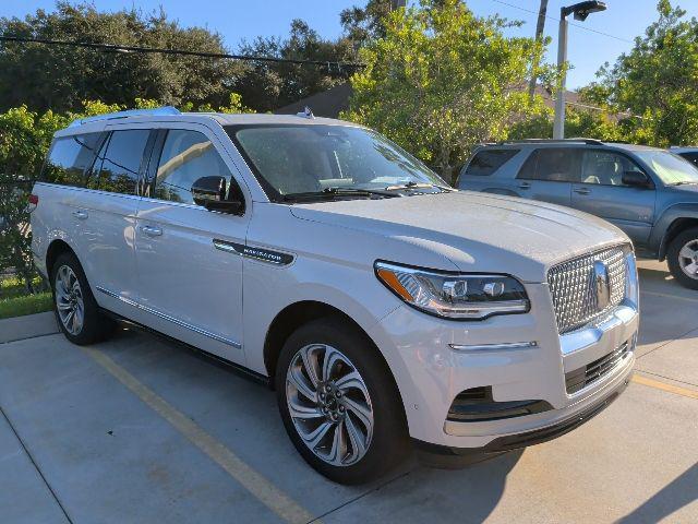 2023 Lincoln Navigator Reserve — photo 1 of 3