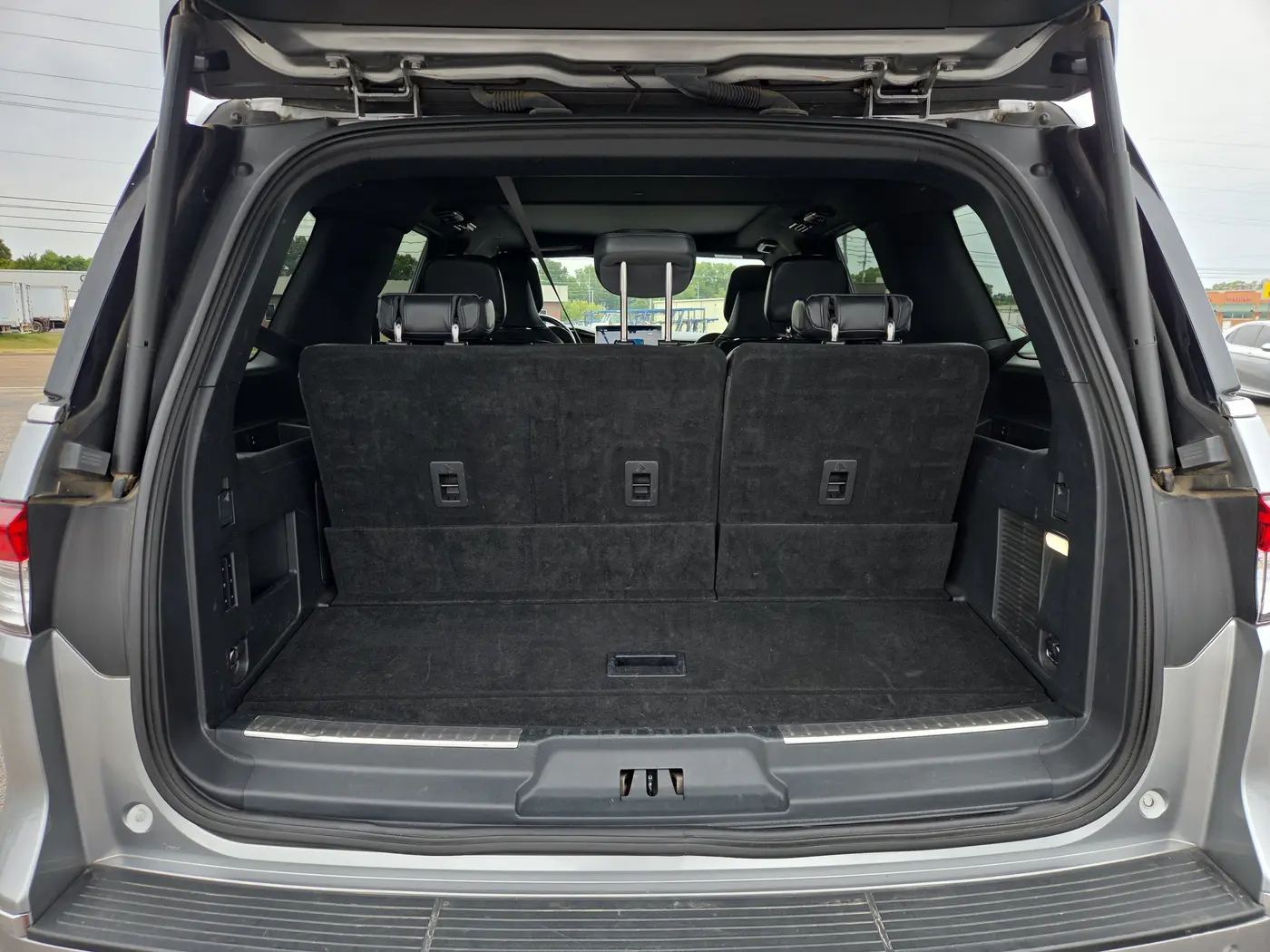 2023 Lincoln Navigator - $41,895