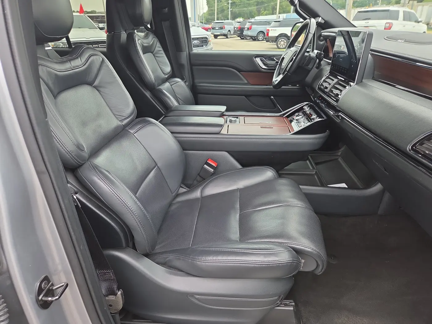 2023 Lincoln Navigator - $41,895