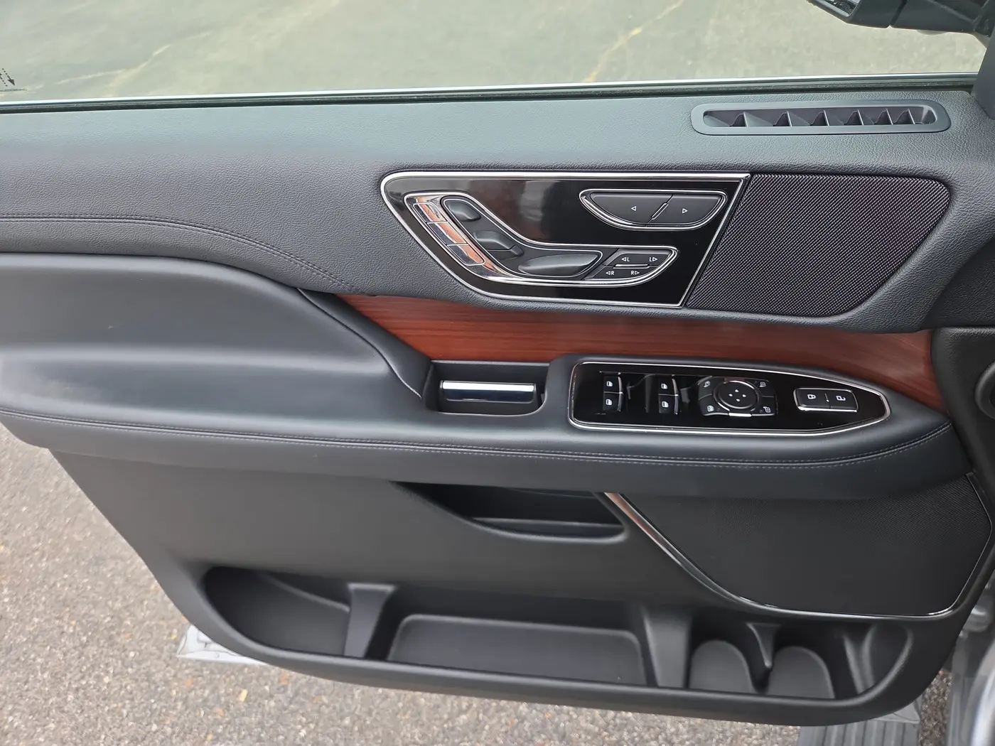 2023 Lincoln Navigator - $41,895
