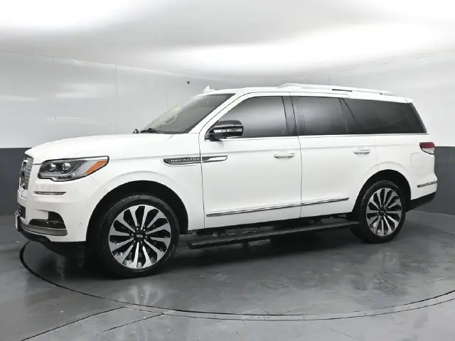 2023 Lincoln Navigator - $56,895