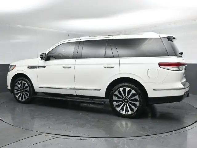 2023 Lincoln Navigator - $56,895