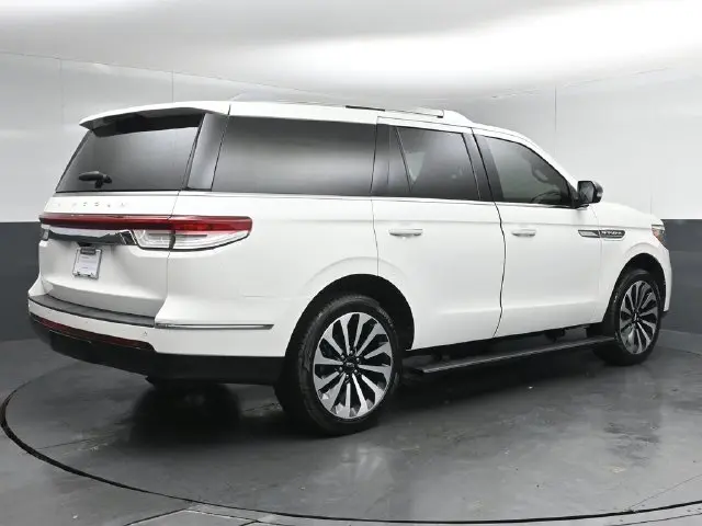 2023 Lincoln Navigator - $56,895