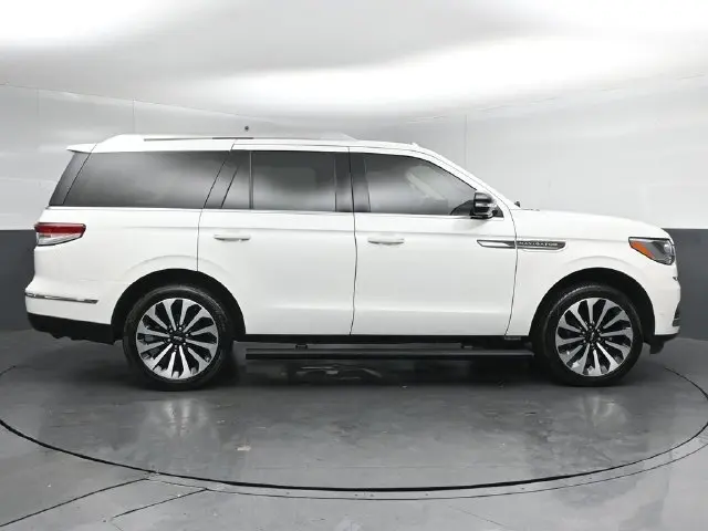 2023 Lincoln Navigator - $56,895
