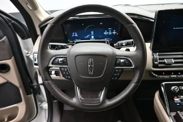 2023 Lincoln Navigator - $56,895