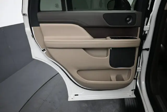 2023 Lincoln Navigator - $56,895