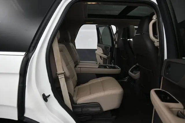 2023 Lincoln Navigator - $56,895