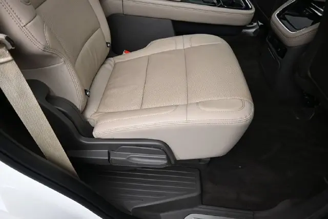 2023 Lincoln Navigator - $56,895
