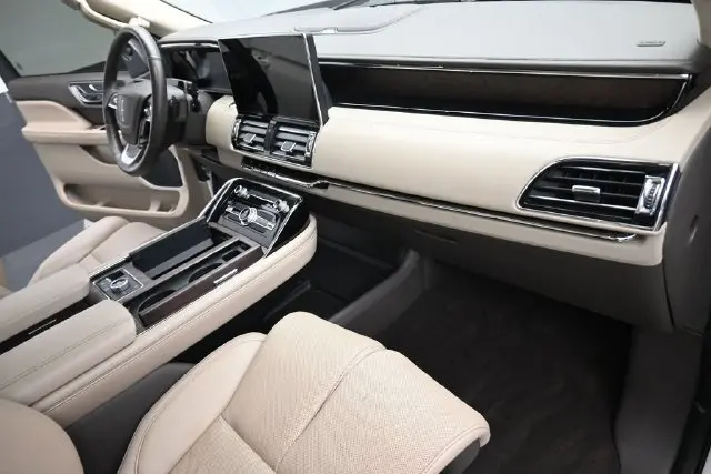 2023 Lincoln Navigator - $56,895
