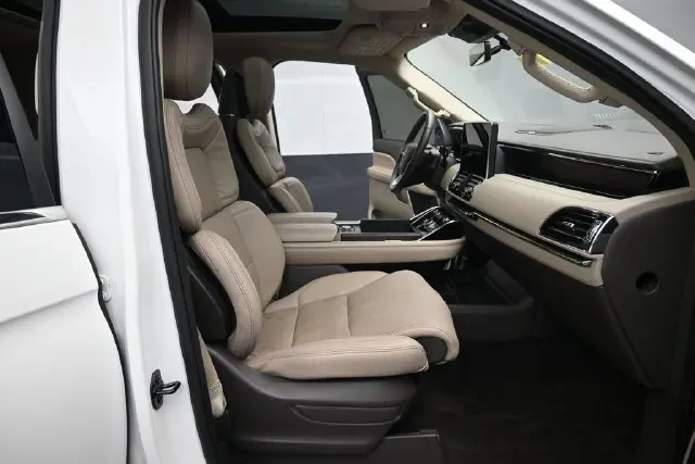 2023 Lincoln Navigator - $56,895