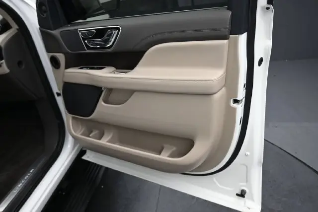 2023 Lincoln Navigator - $56,895