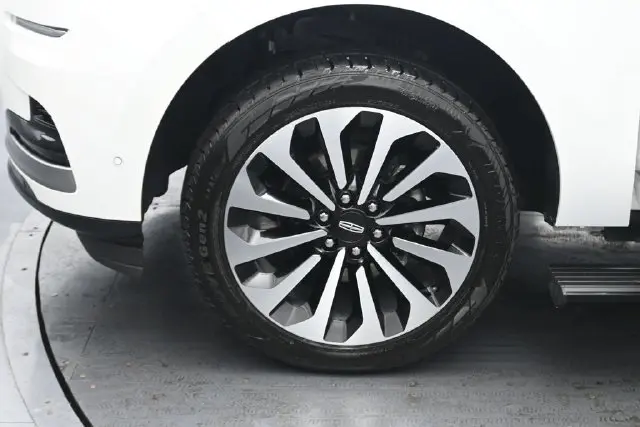 2023 Lincoln Navigator - $56,895