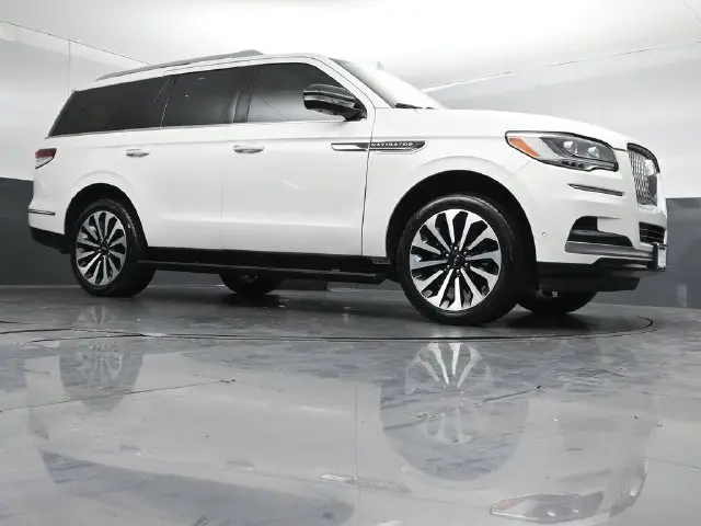 2023 Lincoln Navigator - $56,895