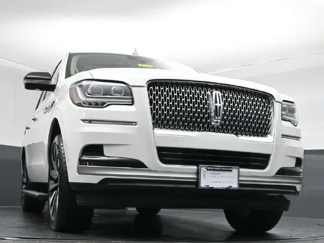 2023 Lincoln Navigator - $56,895
