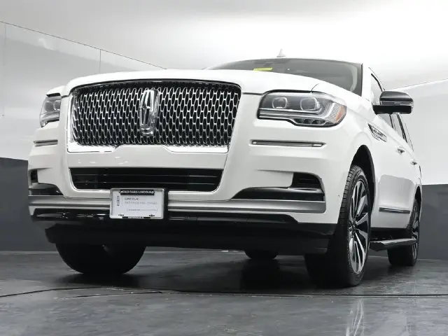2023 Lincoln Navigator - $56,895