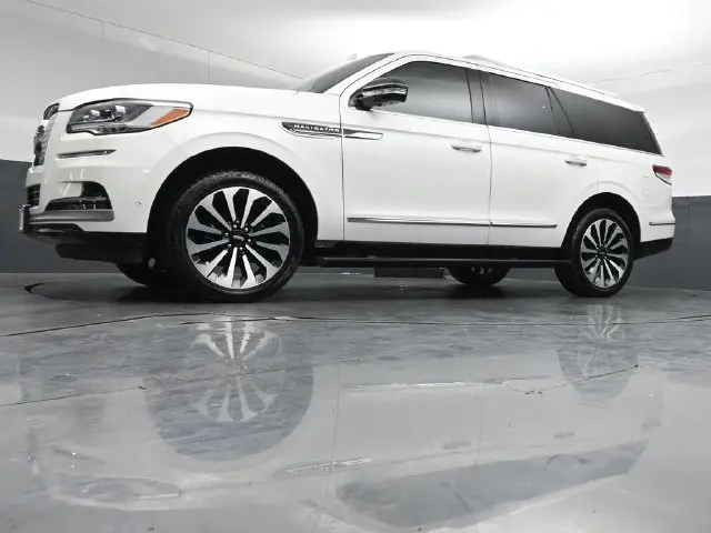 2023 Lincoln Navigator - $56,895