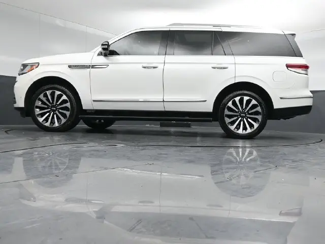 2023 Lincoln Navigator - $56,895