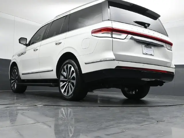 2023 Lincoln Navigator - $56,895