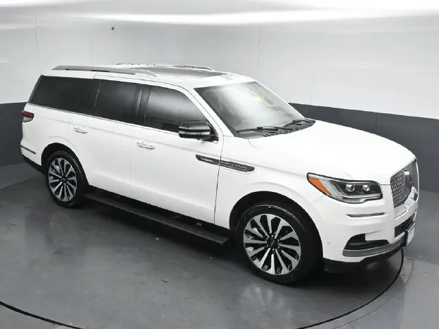 2023 Lincoln Navigator - $56,895