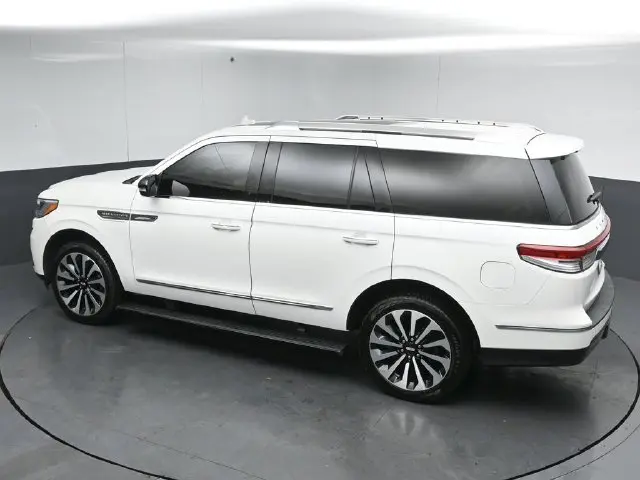 2023 Lincoln Navigator - $56,895