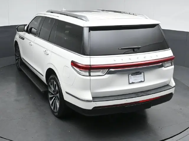 2023 Lincoln Navigator - $56,895