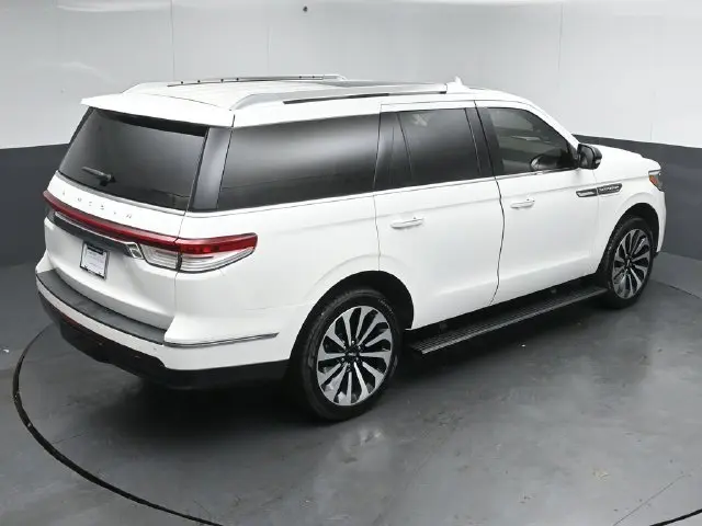 2023 Lincoln Navigator - $56,895