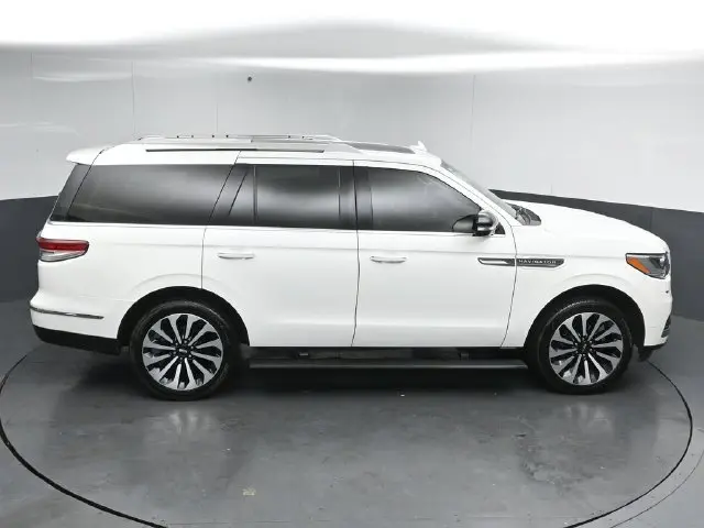 2023 Lincoln Navigator - $56,895