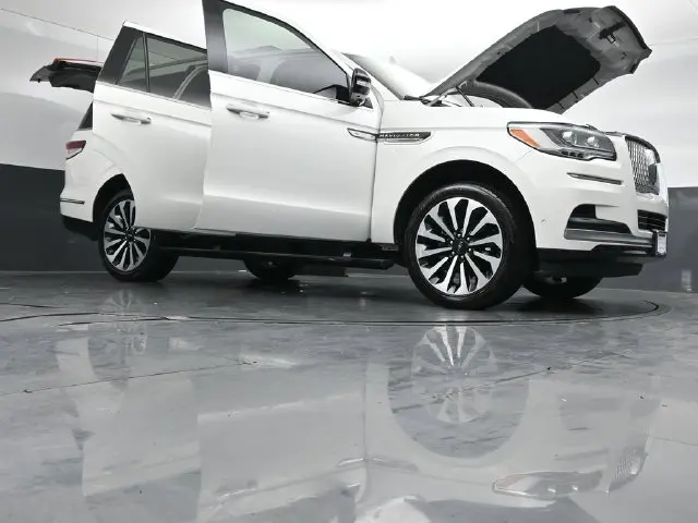 2023 Lincoln Navigator - $56,895