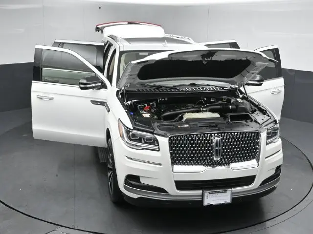 2023 Lincoln Navigator - $56,895