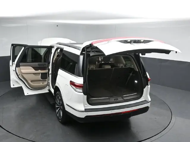 2023 Lincoln Navigator - $56,895
