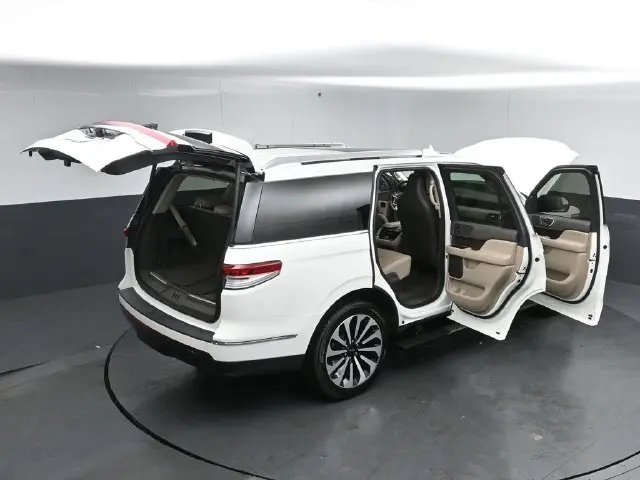 2023 Lincoln Navigator - $56,895