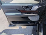 2023 Navigator Thumbnail 6