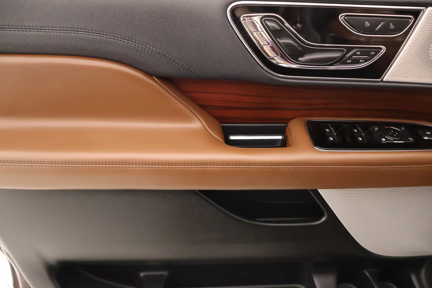 2023 Lincoln Navigator - $54,189