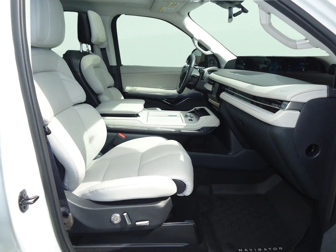 2026 Lincoln Navigator - $94,900