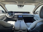 2025 Navigator Thumbnail 9