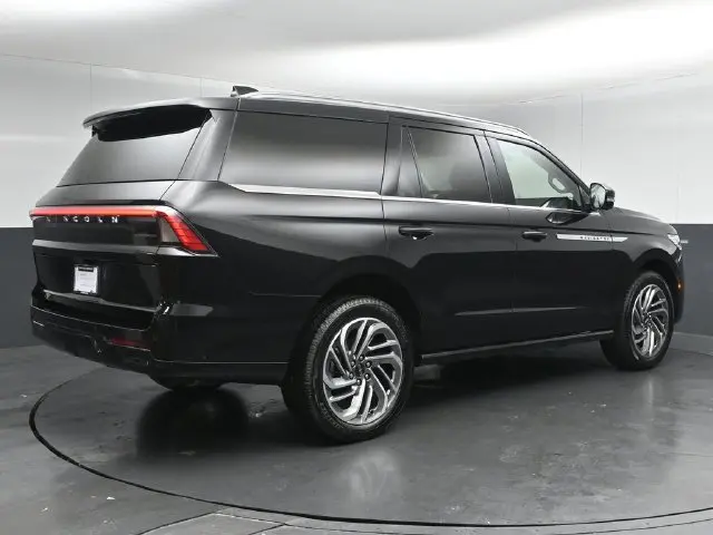 2025 Lincoln Navigator - $79,900