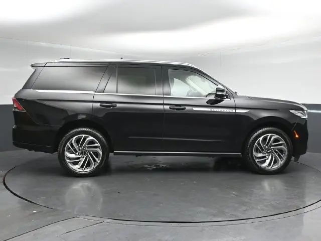 2025 Lincoln Navigator - $79,900