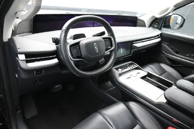 2025 Lincoln Navigator - $79,900