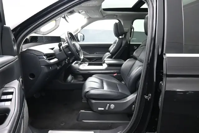 2025 Lincoln Navigator - $79,900
