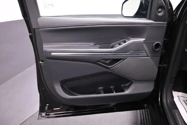 2025 Lincoln Navigator - $79,900