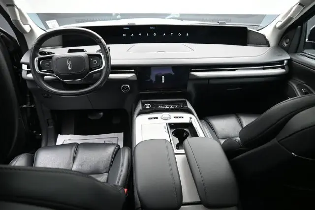 2025 Lincoln Navigator - $79,900