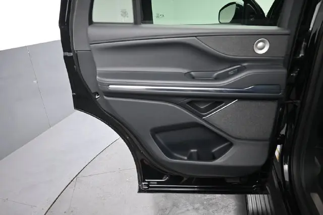2025 Lincoln Navigator - $79,900