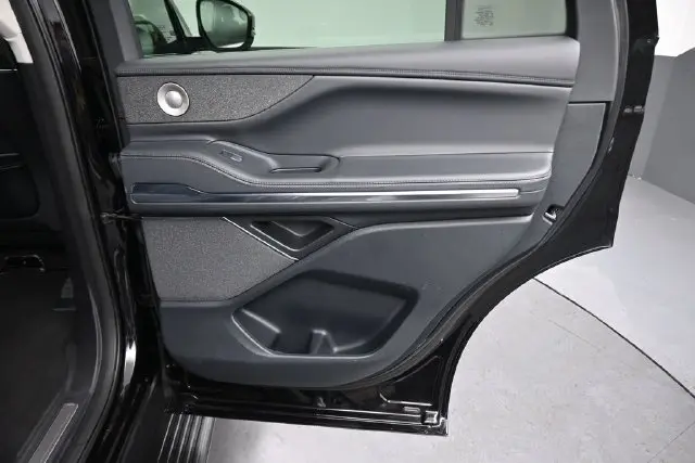 2025 Lincoln Navigator - $79,900