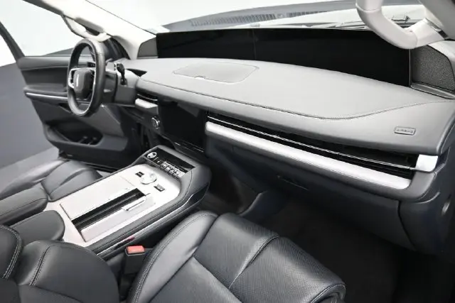 2025 Lincoln Navigator - $79,900