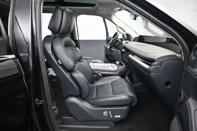 2025 Lincoln Navigator - $79,900