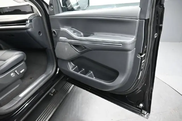 2025 Lincoln Navigator - $79,900