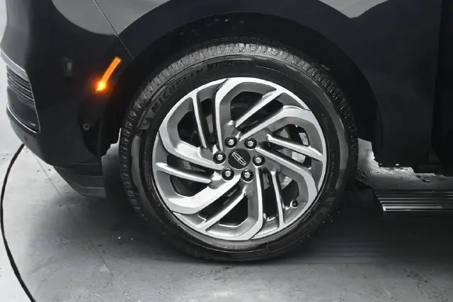 2025 Lincoln Navigator - $79,900