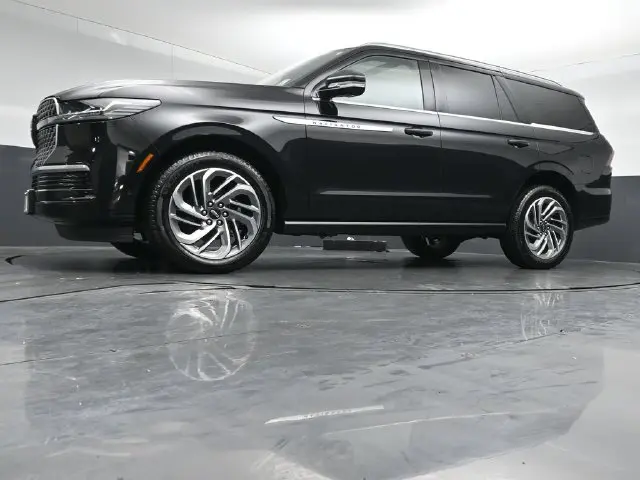 2025 Lincoln Navigator - $79,900