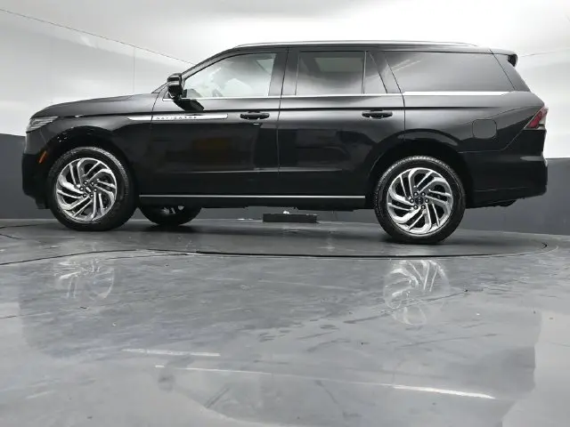 2025 Lincoln Navigator - $79,900
